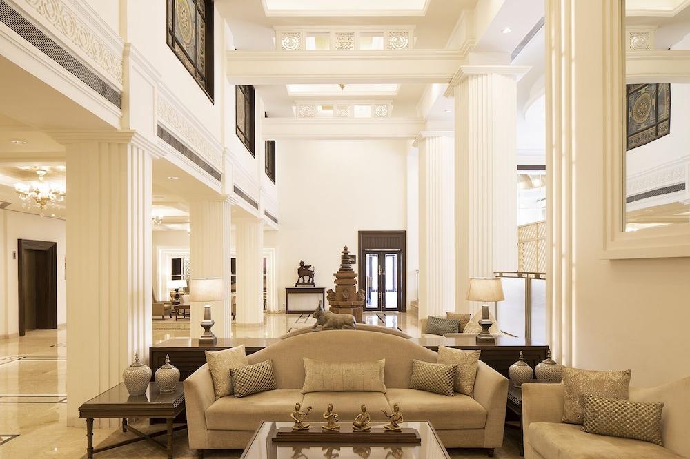 Taj Ganges, Varanasi Bagian luar foto The lobby of the hotel