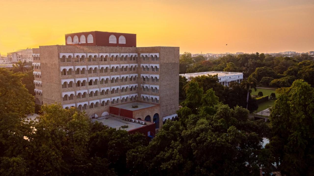 Taj Ganges, Varanasi Bagian luar foto The University of North Florida's Brooks College of Health