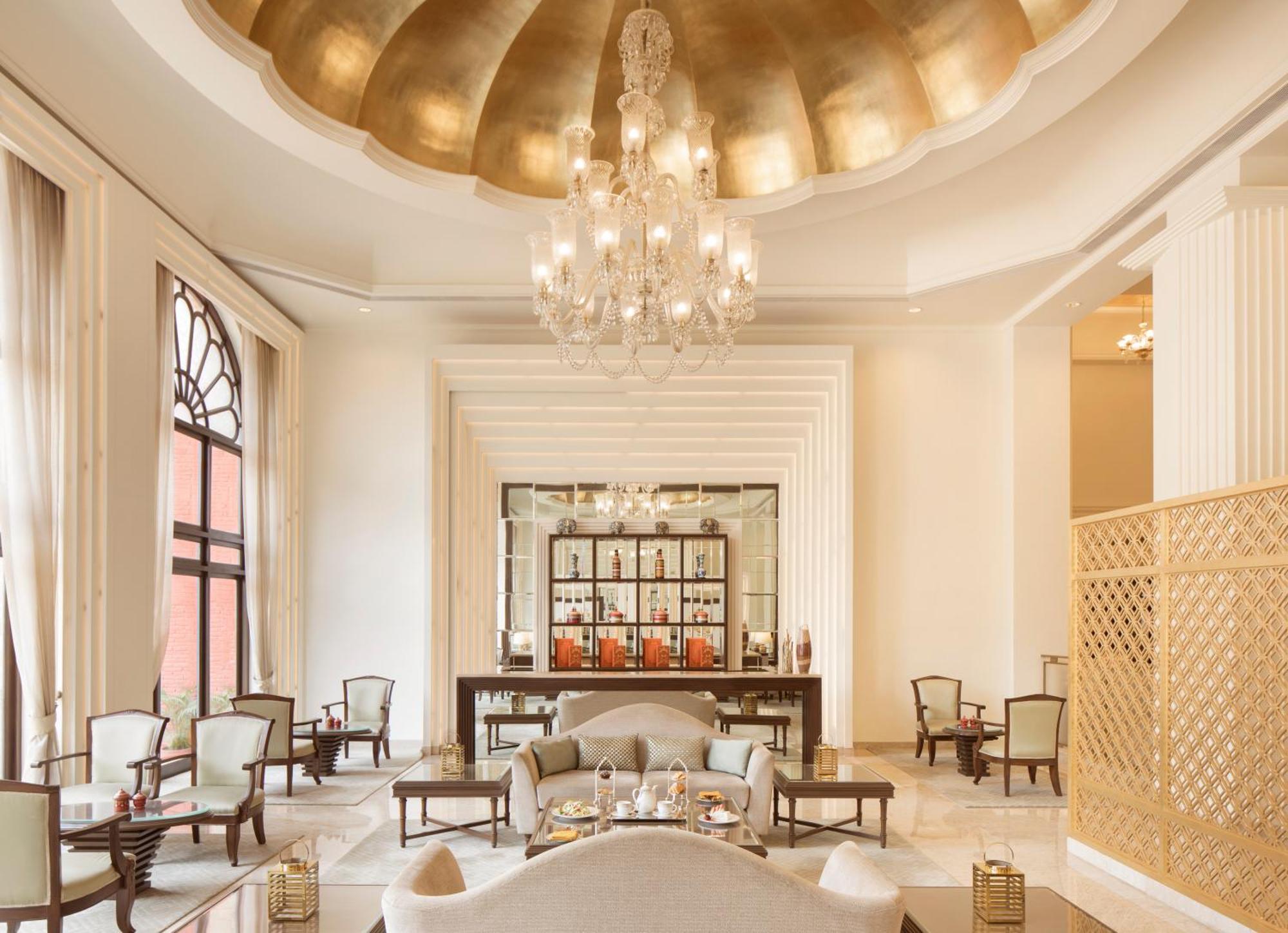 Taj Ganges, Varanasi Bagian luar foto The Bar at The Imperial